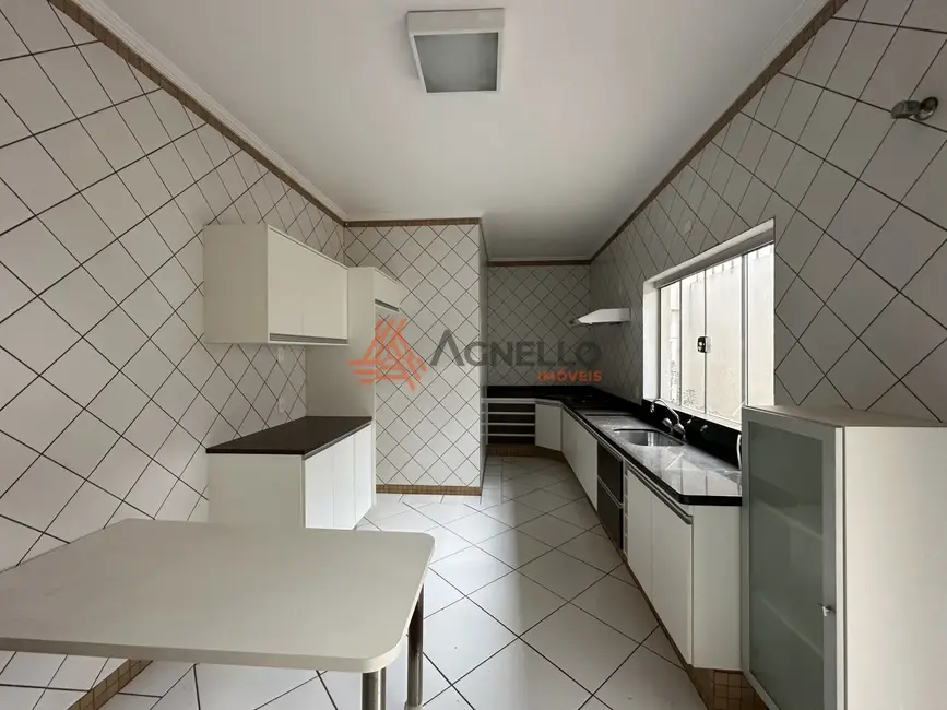Casa com 3 quartos à venda, 244m2 em Vila Totoli, Franca - SP - imagem 6 Foto 6 de Casa com 3 quartos à venda, 244m2 em Vila Totoli, Franca - SP