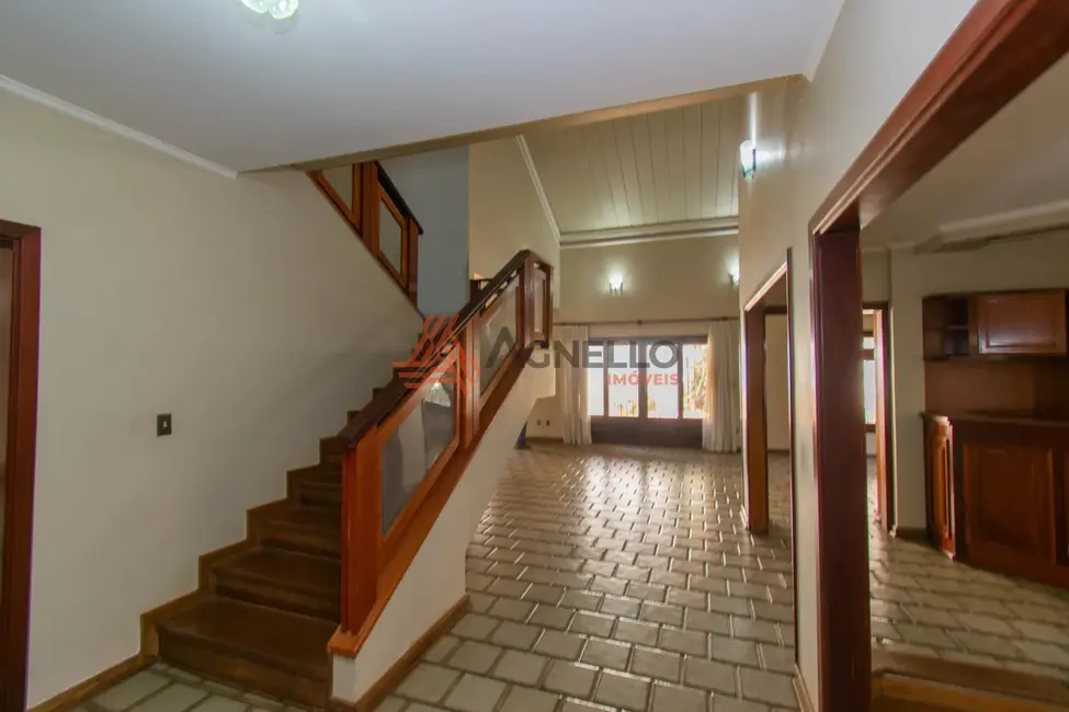 Foto 1 de Loja com 3 quartos à venda, 401m2 em São José, Franca - SP