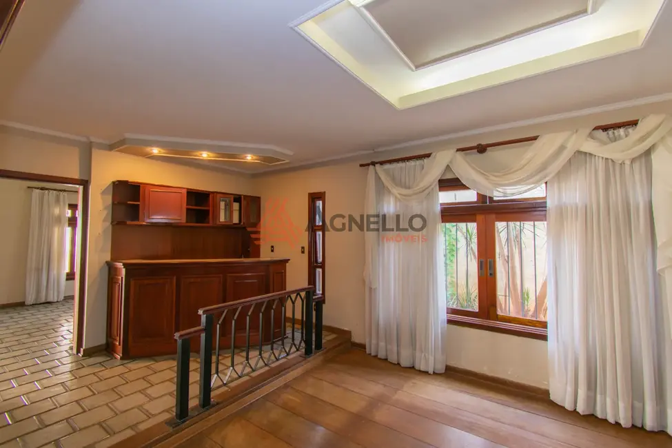 Foto 2 de Loja com 3 quartos à venda, 401m2 em São José, Franca - SP