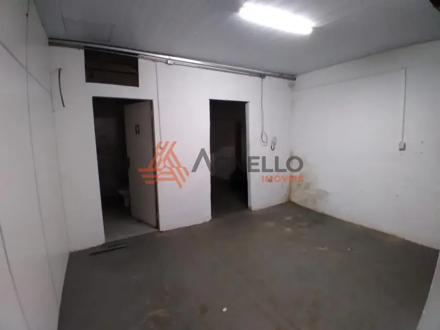 Armazém / Galpão à venda, 165m2 em Vila São Sebastião, Franca - SP - imagem 8 Foto 8 de Armazém / Galpão à venda, 165m2 em Vila São Sebastião, Franca - SP