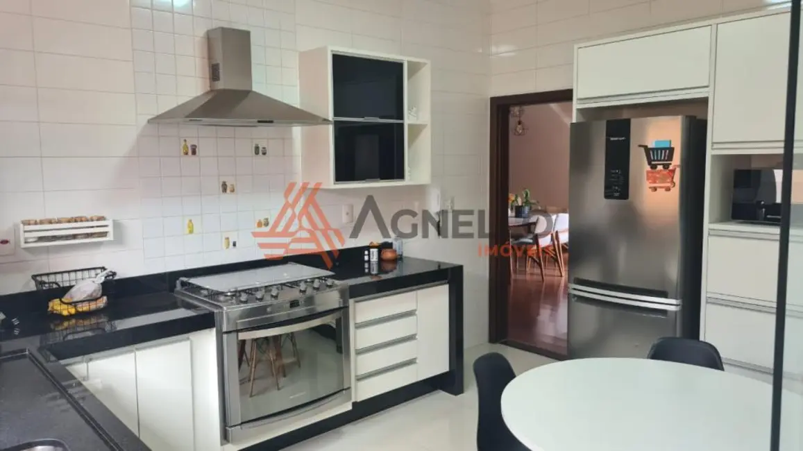 Casa com 3 quartos à venda, 201m2 em Jardim Califórnia, Franca - SP - imagem 4 Foto 4 de Casa com 3 quartos à venda, 201m2 em Jardim Califórnia, Franca - SP