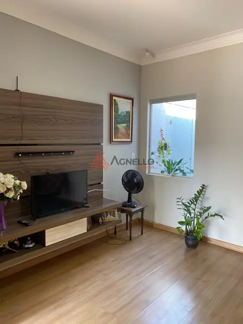 Foto 2 de Casa com 3 quartos à venda, 179m2 em Prolongamento Jardim Ângela Rosa, Franca - SP