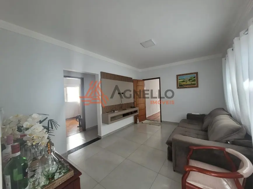 Casa com 3 quartos à venda, 180m2 em Centro, Franca - SP - imagem 5 Foto 5 de Casa com 3 quartos à venda, 180m2 em Centro, Franca - SP