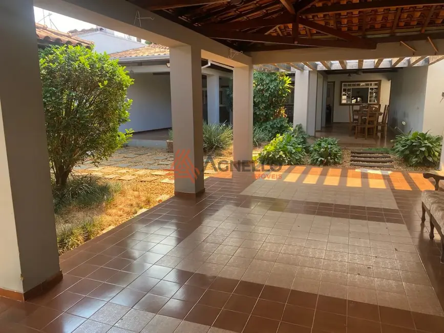 Casa com 4 quartos à venda, 376m2 em Vila Champagnat, Franca - SP - imagem 4 Foto 4 de Casa com 4 quartos à venda, 376m2 em Vila Champagnat, Franca - SP