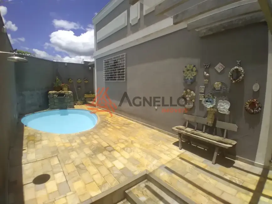 Foto 1 de Casa com 3 quartos à venda, 206m2 em Jardim Francano, Franca - SP