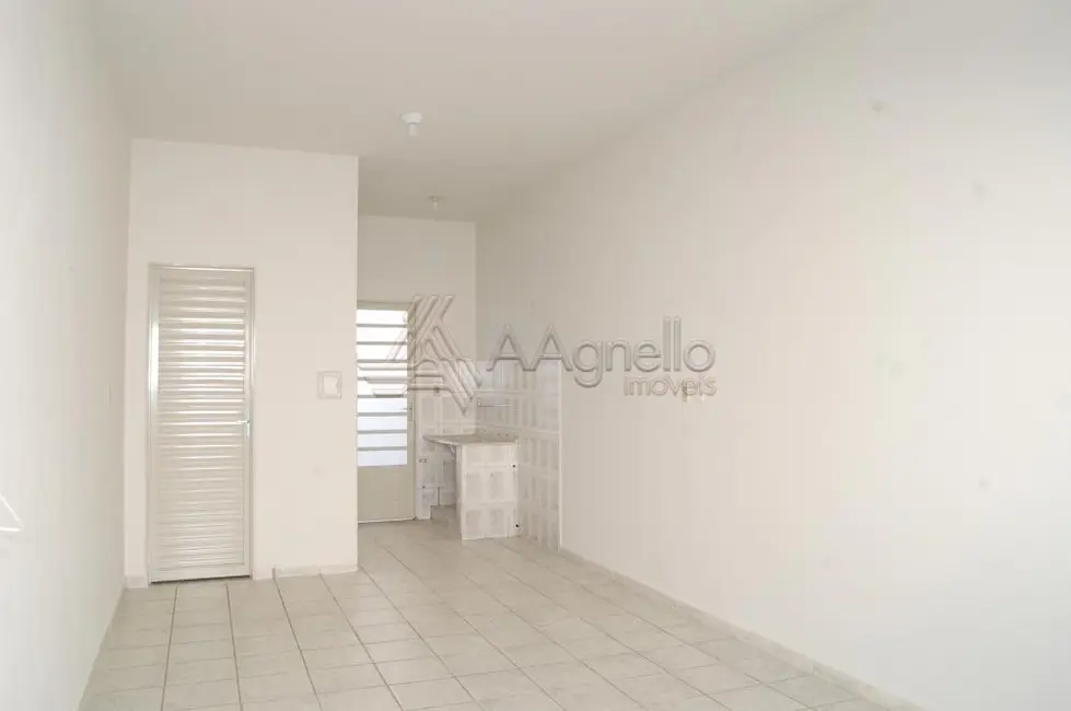 Foto 3 de Kitnet com 1 quarto para alugar, 28m2 em Chácara Santo Antônio, Franca - SP