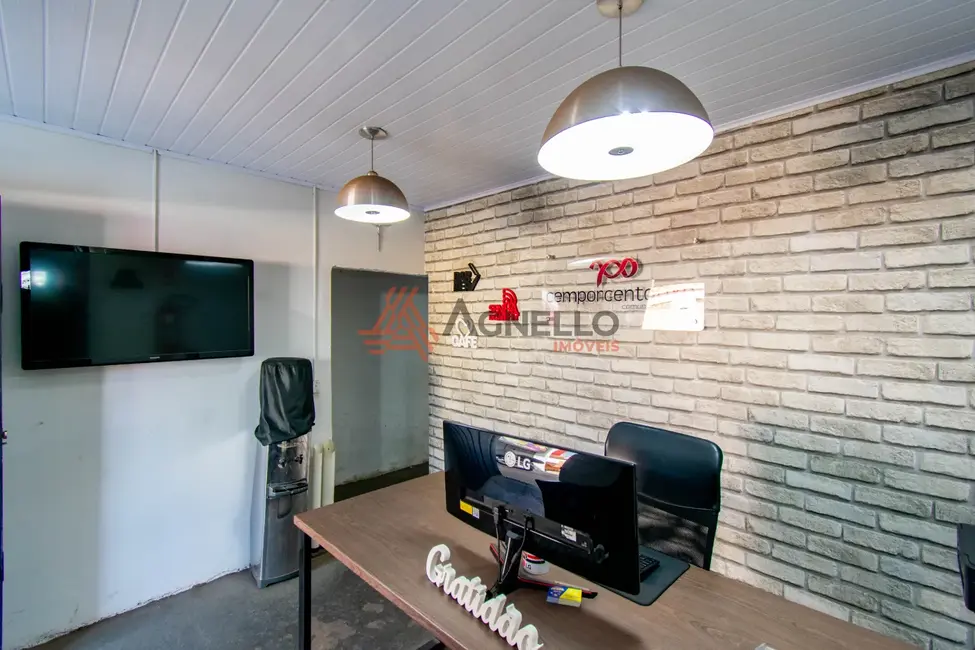 Foto 2 de Armazém / Galpão à venda, 351m2 em Vila Aparecida, Franca - SP