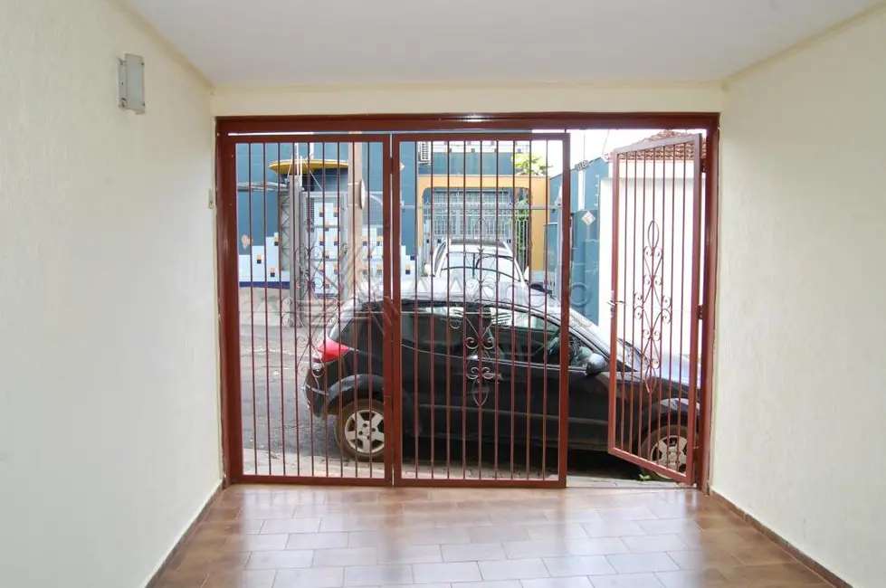 Casa com 3 quartos à venda, 120m2 em Centro, Franca - SP - imagem 2 Foto 2 de Casa com 3 quartos à venda, 120m2 em Centro, Franca - SP