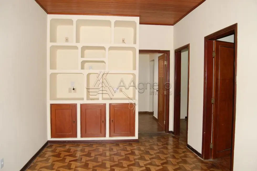 Casa com 3 quartos à venda, 120m2 em Centro, Franca - SP - imagem 3 Foto 3 de Casa com 3 quartos à venda, 120m2 em Centro, Franca - SP