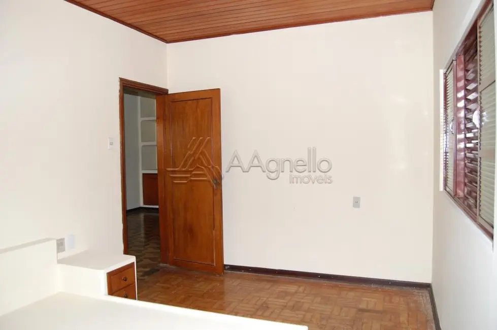 Casa com 3 quartos à venda, 120m2 em Centro, Franca - SP - imagem 6 Foto 6 de Casa com 3 quartos à venda, 120m2 em Centro, Franca - SP