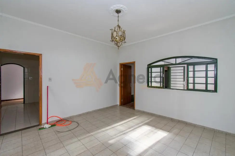Foto 3 de Casa com 3 quartos à venda, 197m2 em São José, Franca - SP