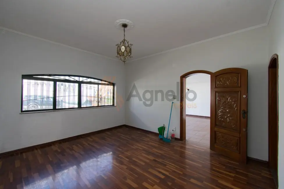 Foto 2 de Casa com 3 quartos à venda, 197m2 em São José, Franca - SP