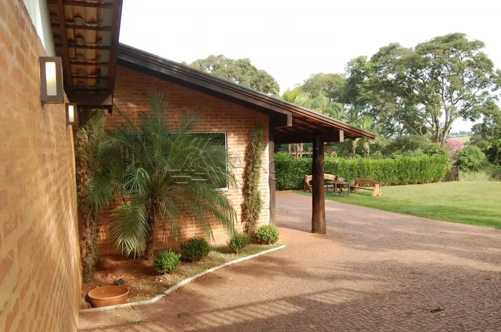 Fazenda / Haras com 4 quartos à venda, 240m2 em Franca - SP - imagem 3 Foto 3 de Fazenda / Haras com 4 quartos à venda, 240m2 em Franca - SP