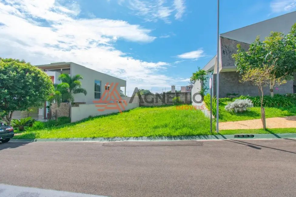 Foto 1 de Terreno / Lote à venda, 392m2 em Villa São Vicente, Franca - SP