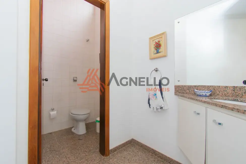Foto 4 de Casa com 3 quartos à venda, 414m2 em São José, Franca - SP