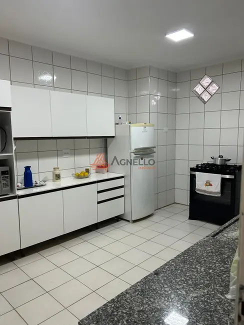 Casa com 3 quartos à venda, 267m2 em Vila Nicácio, Franca - SP - imagem 4 Foto 4 de Casa com 3 quartos à venda, 267m2 em Vila Nicácio, Franca - SP