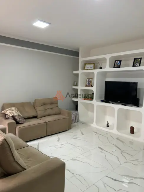 Casa com 3 quartos à venda, 267m2 em Vila Nicácio, Franca - SP - imagem 2 Foto 2 de Casa com 3 quartos à venda, 267m2 em Vila Nicácio, Franca - SP