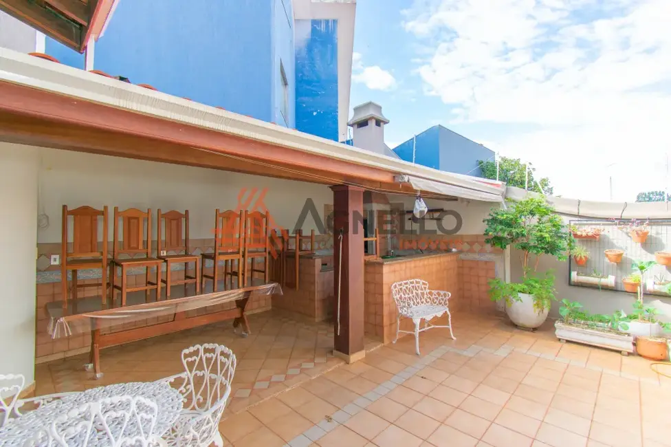 Foto 2 de Casa com 3 quartos à venda, 300m2 em Santo Agostinho, Franca - SP