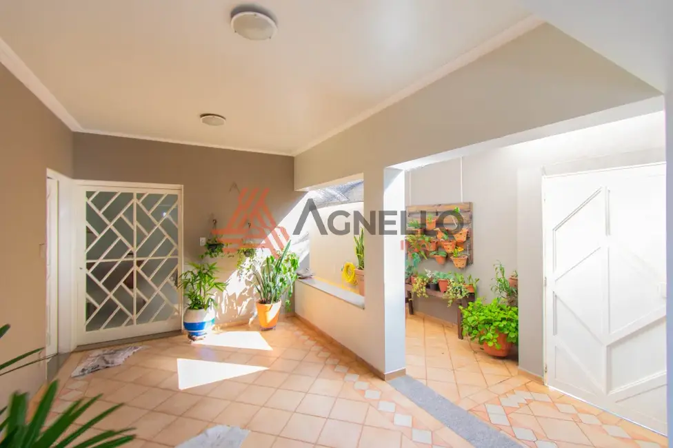 Casa com 3 quartos à venda, 300m2 em Santo Agostinho, Franca - SP - imagem 6 Foto 6 de Casa com 3 quartos à venda, 300m2 em Santo Agostinho, Franca - SP