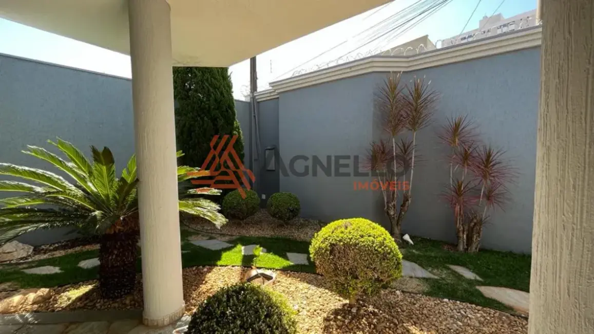 Foto 2 de Casa com 3 quartos à venda, 303m2 em Jardim Santana, Franca - SP