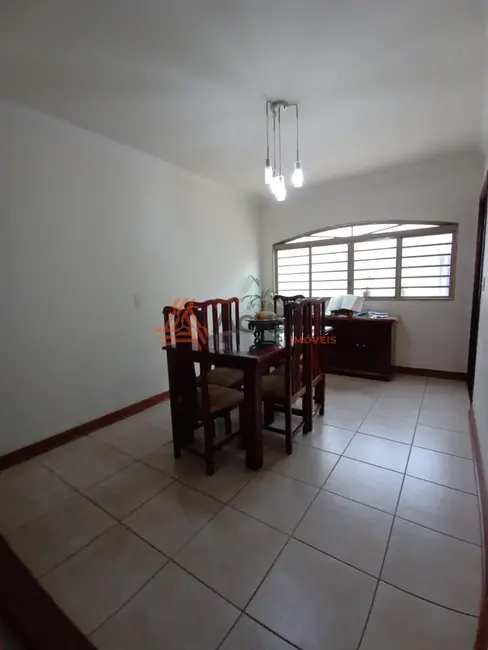 Casa com 3 quartos à venda, 380m2 em Jardim Flórida, Franca - SP - imagem 5 Foto 5 de Casa com 3 quartos à venda, 380m2 em Jardim Flórida, Franca - SP