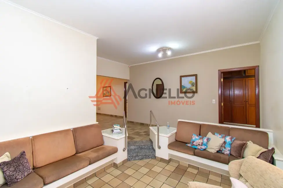 Foto 2 de Loja com 3 quartos para alugar, 493m2 em São José, Franca - SP