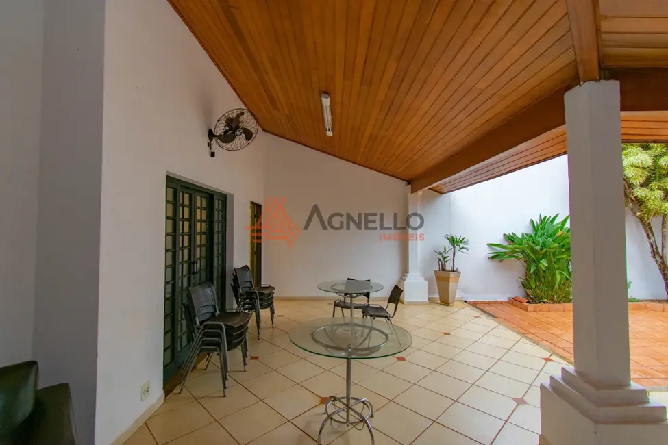 Casa com 3 quartos à venda, 272m2 em Vila Santos Dumont, Franca - SP - imagem 6 Foto 6 de Casa com 3 quartos à venda, 272m2 em Vila Santos Dumont, Franca - SP