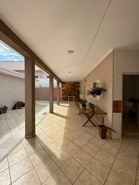 Foto 3 de Casa com 3 quartos à venda, 250m2 em Parque Universitário, Franca - SP