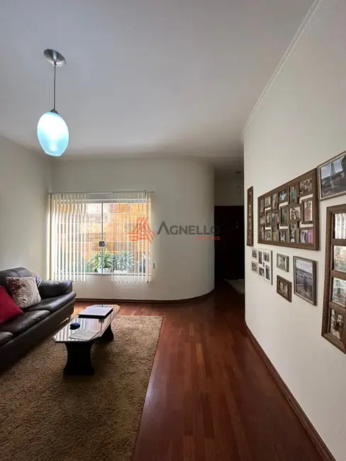 Foto 6 de Casa com 3 quartos à venda, 250m2 em Parque Universitário, Franca - SP