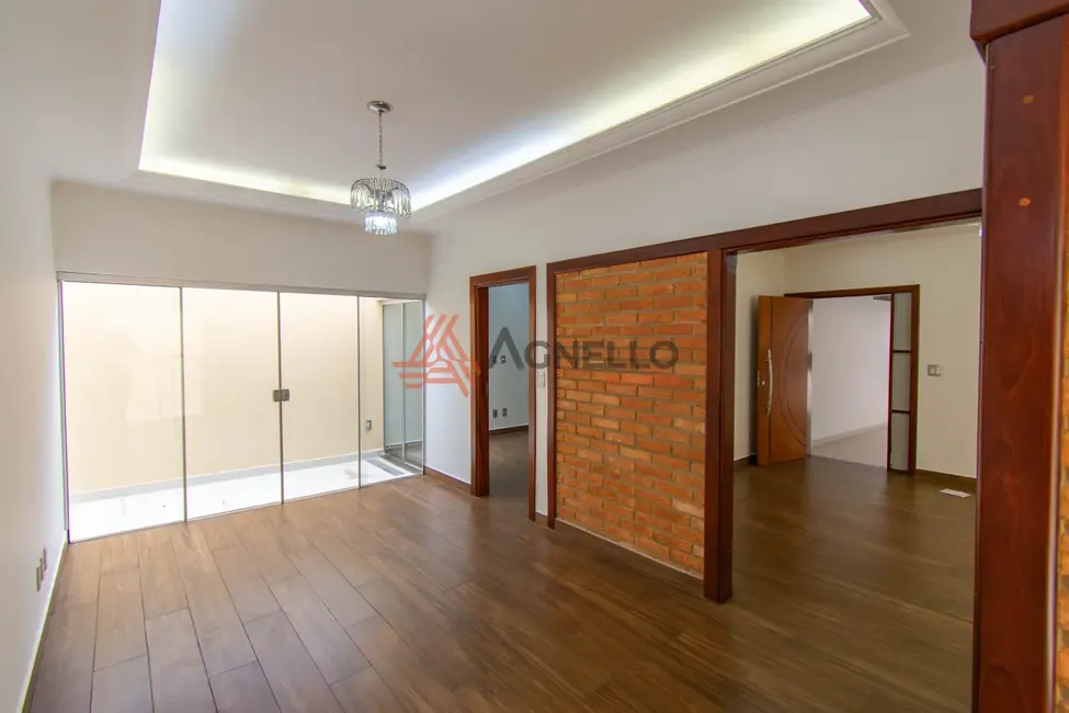 Foto 4 de Casa com 3 quartos para alugar, 241m2 em Parque Moema, Franca - SP