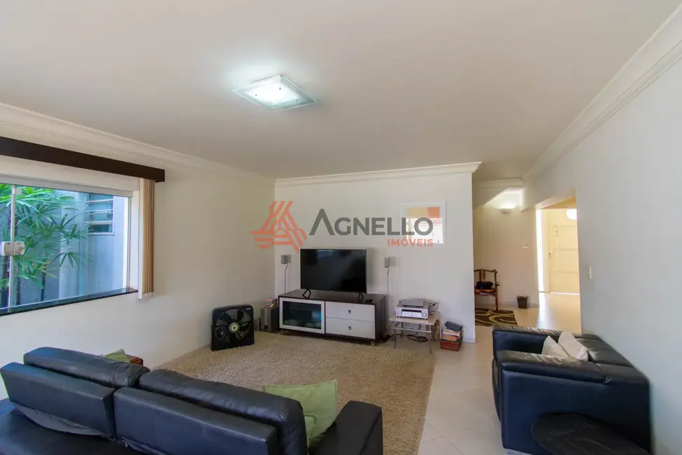 Foto 2 de Casa com 3 quartos à venda, 357m2 em São José, Franca - SP