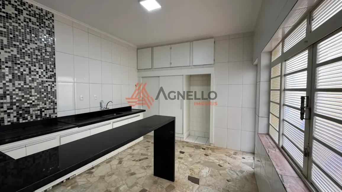 Loja com 3 quartos à venda, 249m2 em Centro, Franca - SP - imagem 8 Foto 8 de Loja com 3 quartos à venda, 249m2 em Centro, Franca - SP