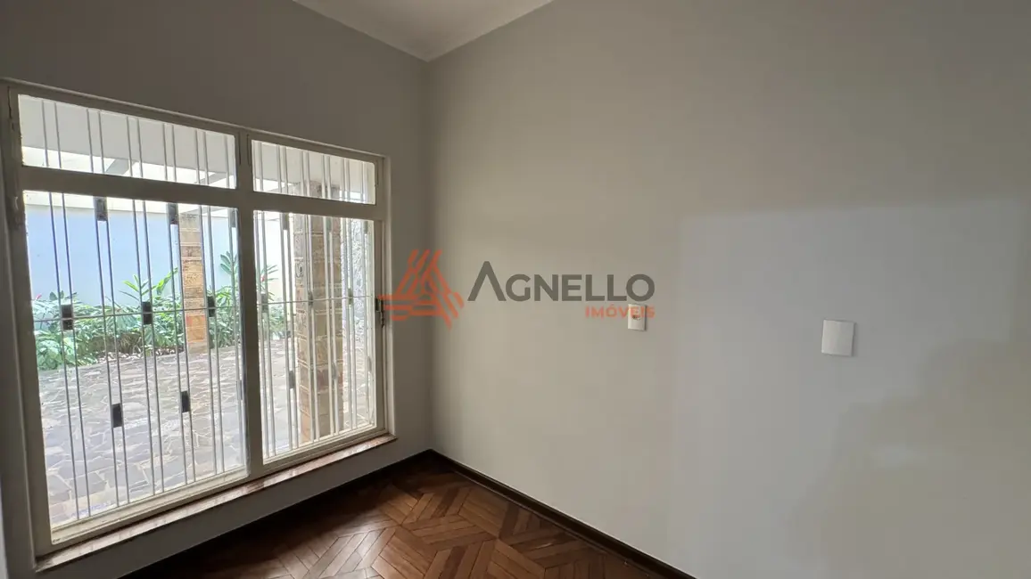 Loja com 3 quartos à venda, 249m2 em Centro, Franca - SP - imagem 2 Foto 2 de Loja com 3 quartos à venda, 249m2 em Centro, Franca - SP