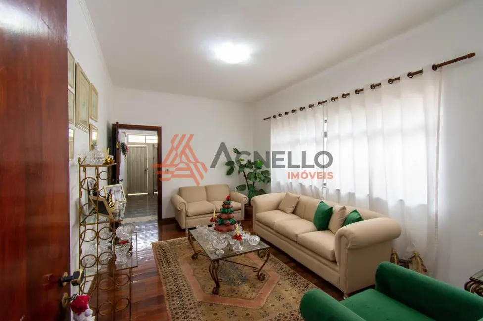 Foto 2 de Casa com 3 quartos à venda, 199m2 em São José, Franca - SP