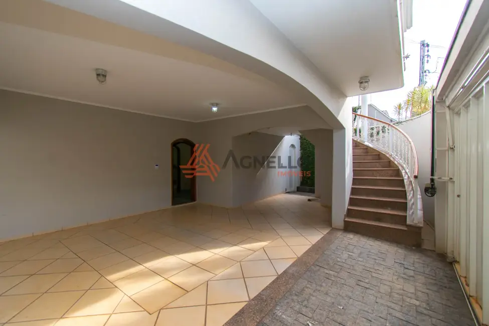 Foto 3 de Casa com 4 quartos para alugar, 400m2 em São José, Franca - SP