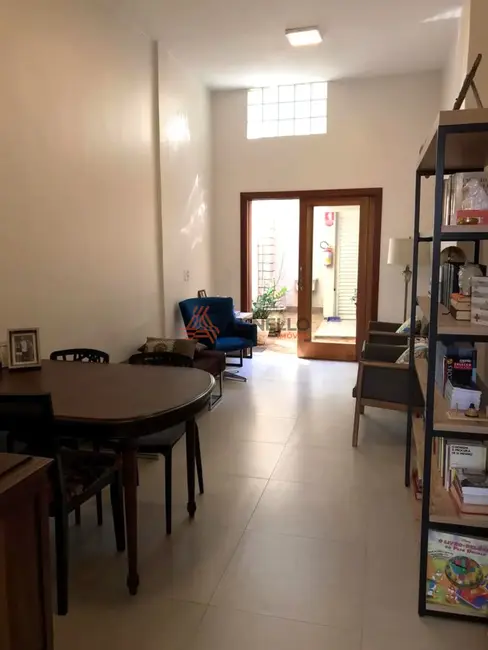 Foto 1 de Armazém / Galpão à venda, 426m2 em Vila Champagnat, Franca - SP