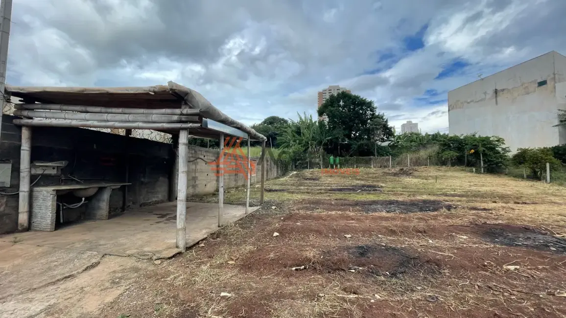 Foto 3 de Terreno / Lote à venda, 1273m2 em Franca - SP