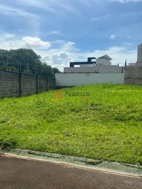 Foto 1 de Terreno / Lote à venda, 525m2 em Villa São Vicente, Franca - SP