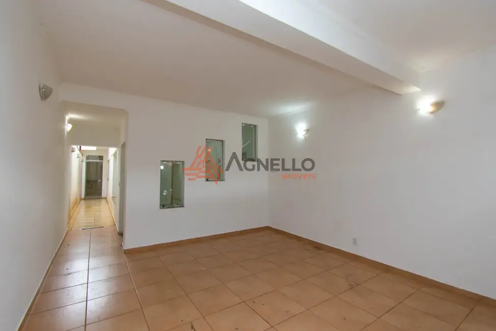 Foto 2 de Casa com 2 quartos à venda, 150m2 em São José, Franca - SP