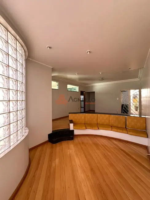 Foto 2 de Casa com 3 quartos à venda, 229m2 em Vila Santos Dumont, Franca - SP