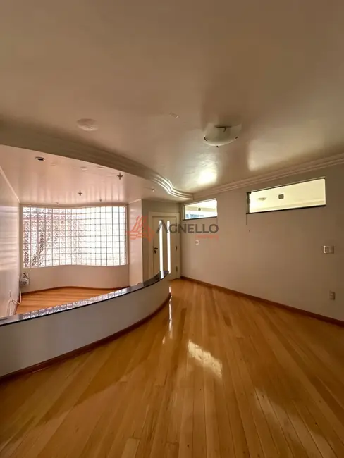 Foto 1 de Casa com 3 quartos à venda, 229m2 em Vila Santos Dumont, Franca - SP