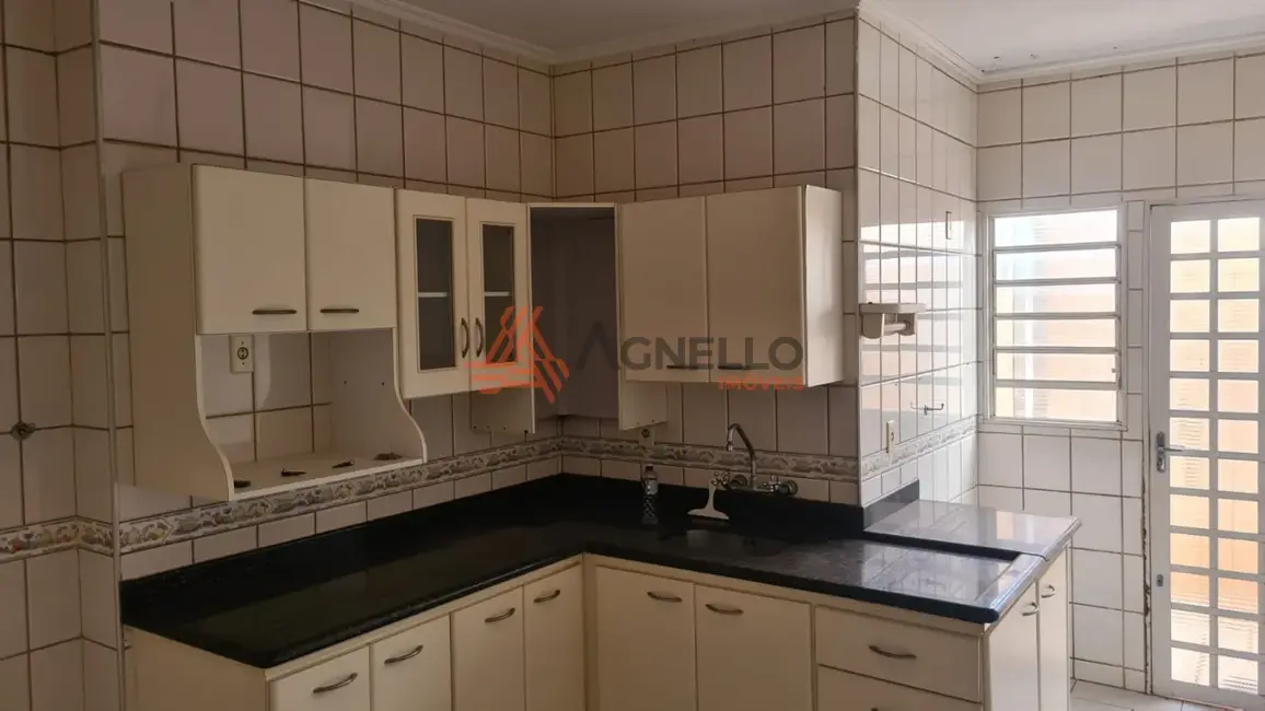 Casa com 4 quartos à venda, 220m2 em Vila Flores, Franca - SP - imagem 1 Foto 1 de Casa com 4 quartos à venda, 220m2 em Vila Flores, Franca - SP