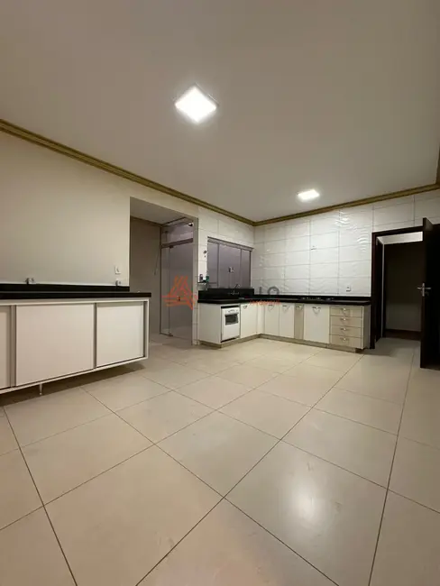 Foto 3 de Casa com 3 quartos à venda, 199m2 em Prolongamento Jardim Lima, Franca - SP