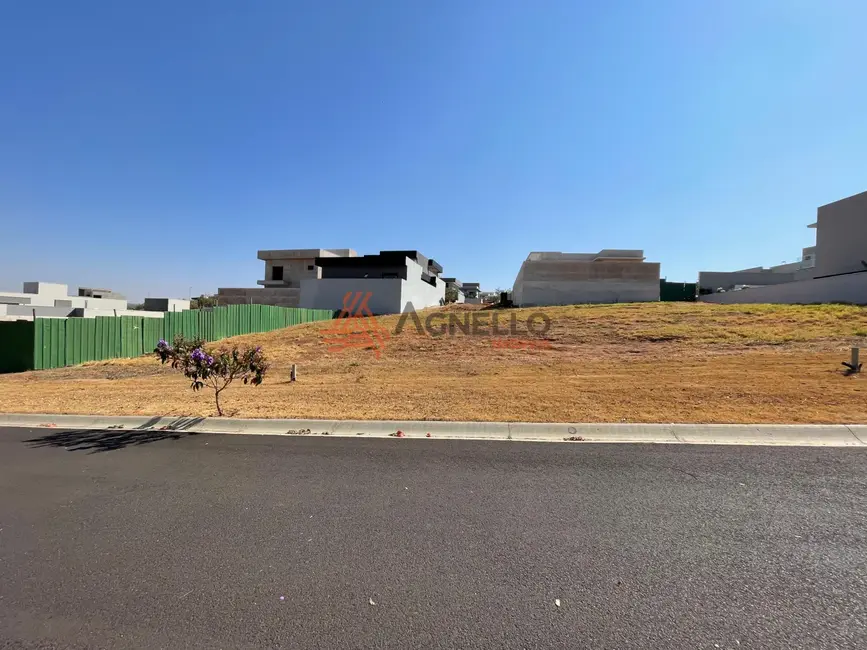 Foto 1 de Terreno / Lote à venda, 379m2 em Franca - SP