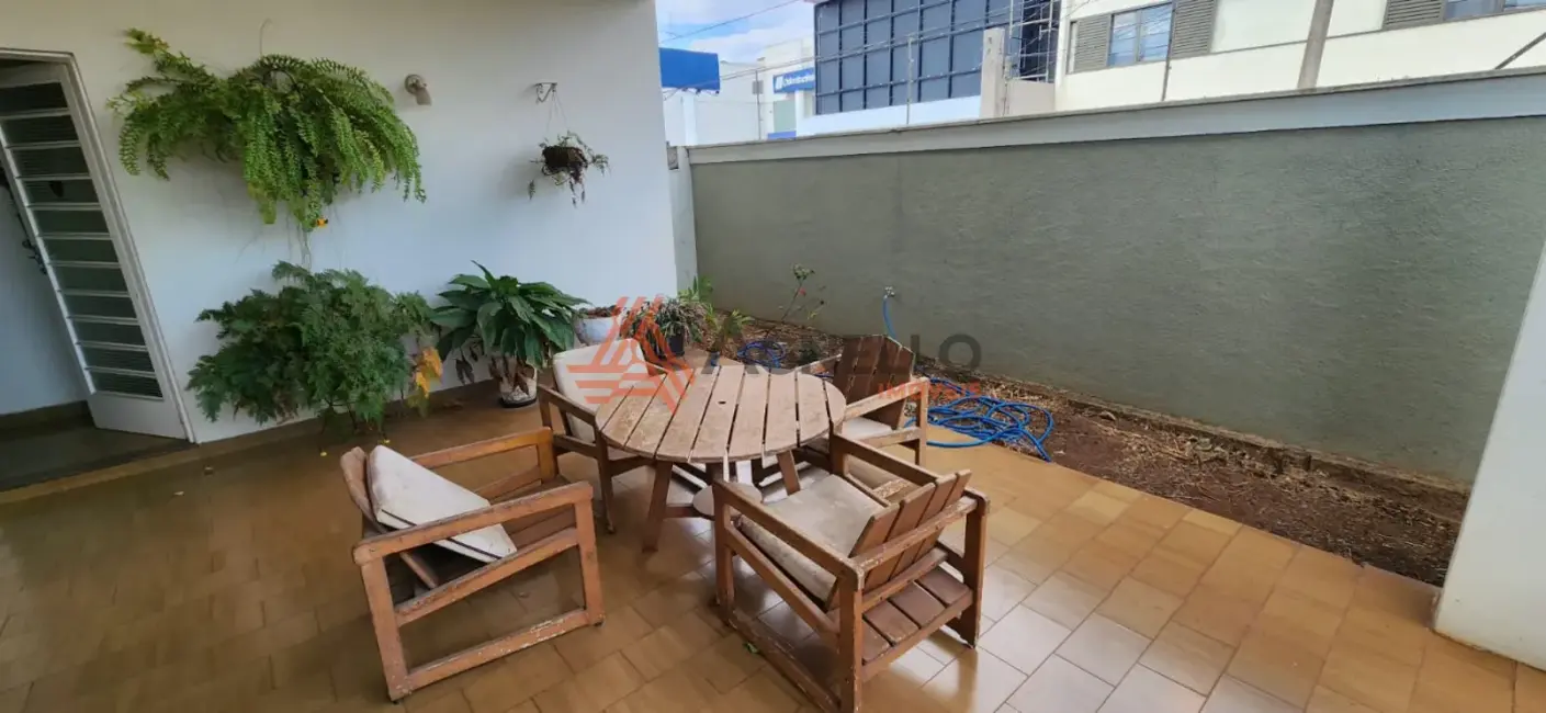 Casa com 5 quartos à venda, 303m2 em Centro, Franca - SP - imagem 6 Foto 6 de Casa com 5 quartos à venda, 303m2 em Centro, Franca - SP