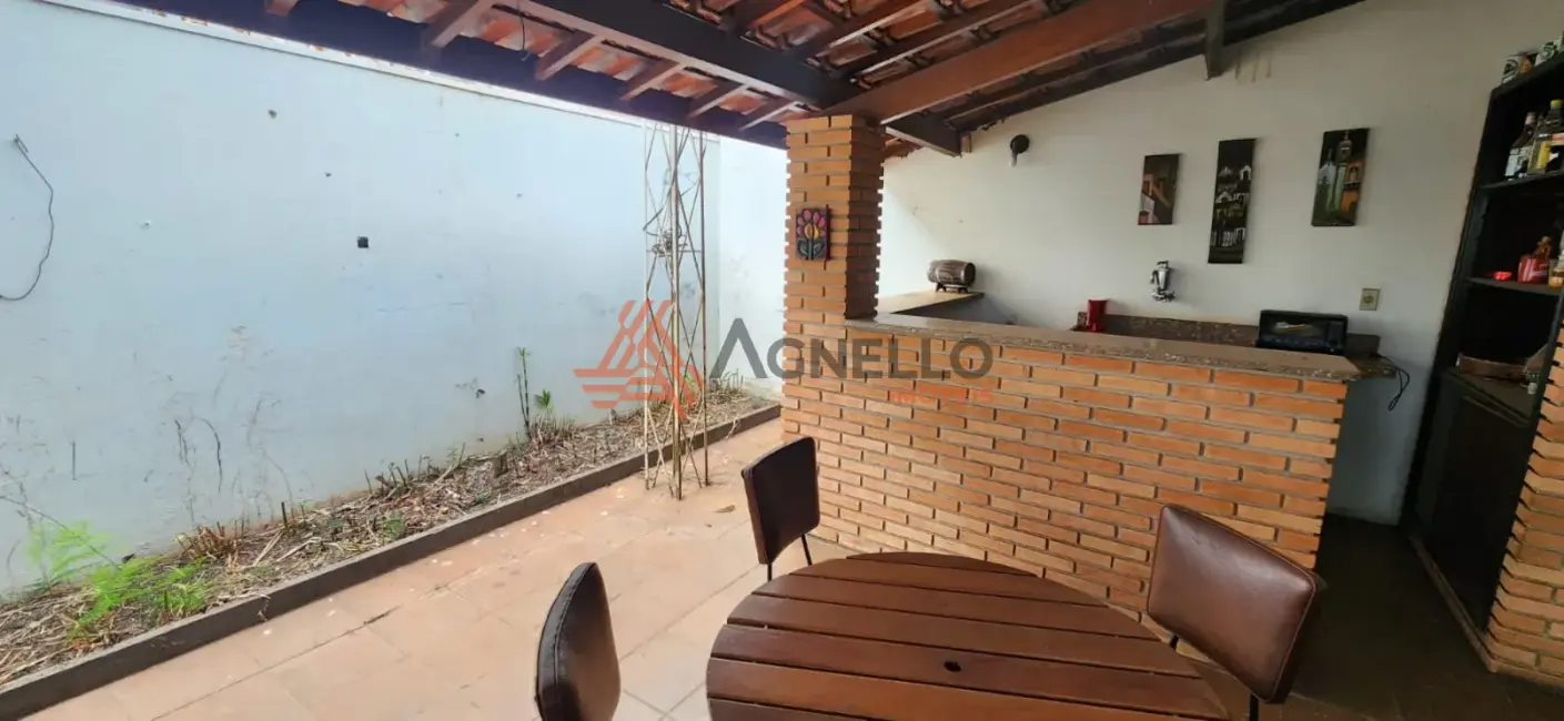 Casa com 5 quartos à venda, 303m2 em Centro, Franca - SP - imagem 5 Foto 5 de Casa com 5 quartos à venda, 303m2 em Centro, Franca - SP