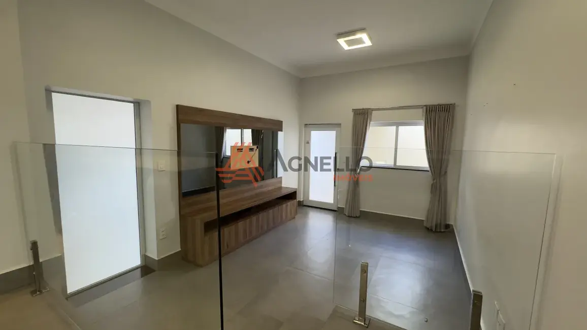 Foto 2 de Casa com 3 quartos à venda, 190m2 em São José, Franca - SP