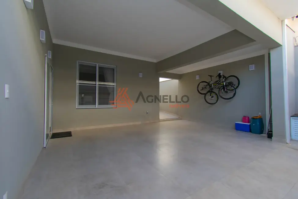 Foto 1 de Casa com 3 quartos à venda, 190m2 em São José, Franca - SP