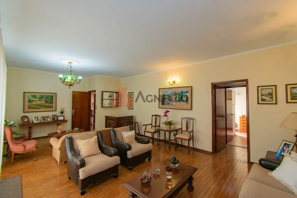 Casa com 4 quartos à venda, 346m2 em Centro, Franca - SP - imagem 1 Foto 1 de Casa com 4 quartos à venda, 346m2 em Centro, Franca - SP