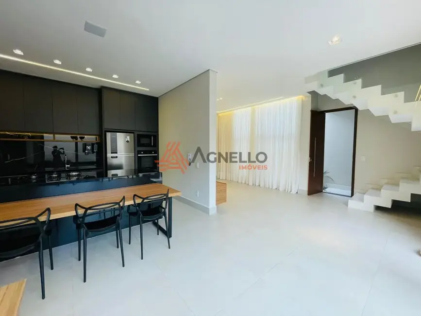 Casa com 3 quartos à venda, 201m2 em Centro, Franca - SP - imagem 1 Foto 1 de Casa com 3 quartos à venda, 201m2 em Centro, Franca - SP